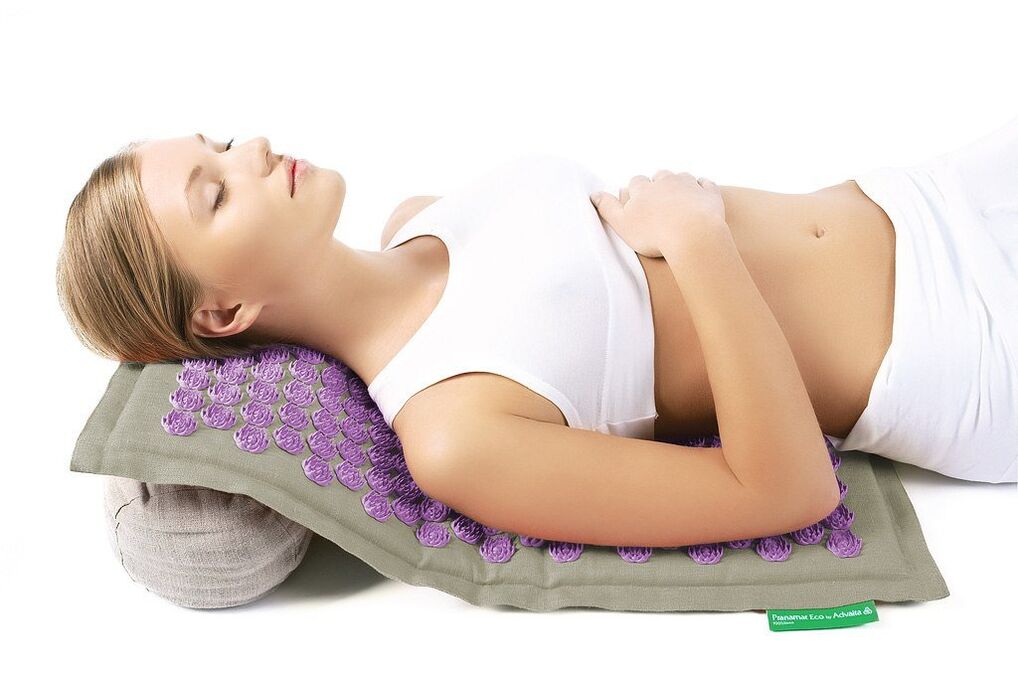 اپلیکاتور سوزن در مبارزه با پوکی استخوان ستون فقرات گردنی کمک می کند