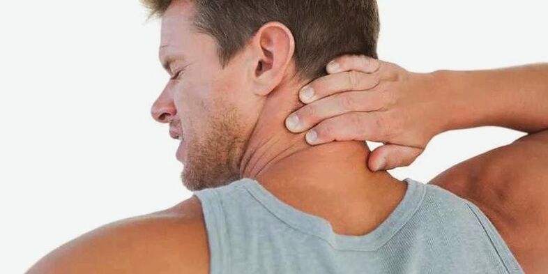 درد در گردن نشان دهنده فشرده شدن ریشه های عصبی در ناحیه گردن است